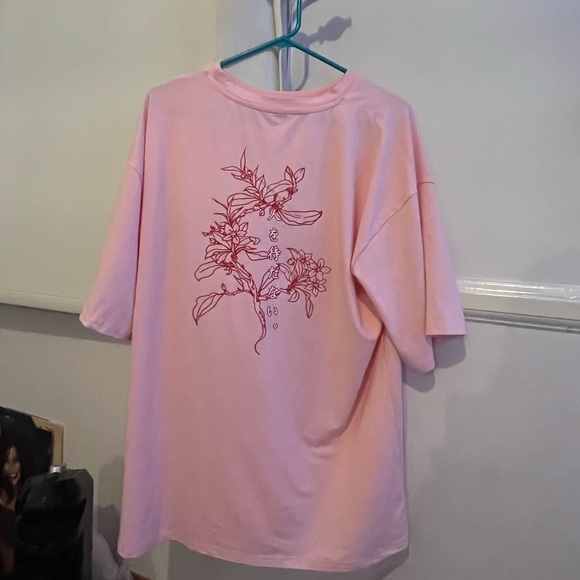 pink flower oversized t-shirt🤍 - Picture 2 of 2